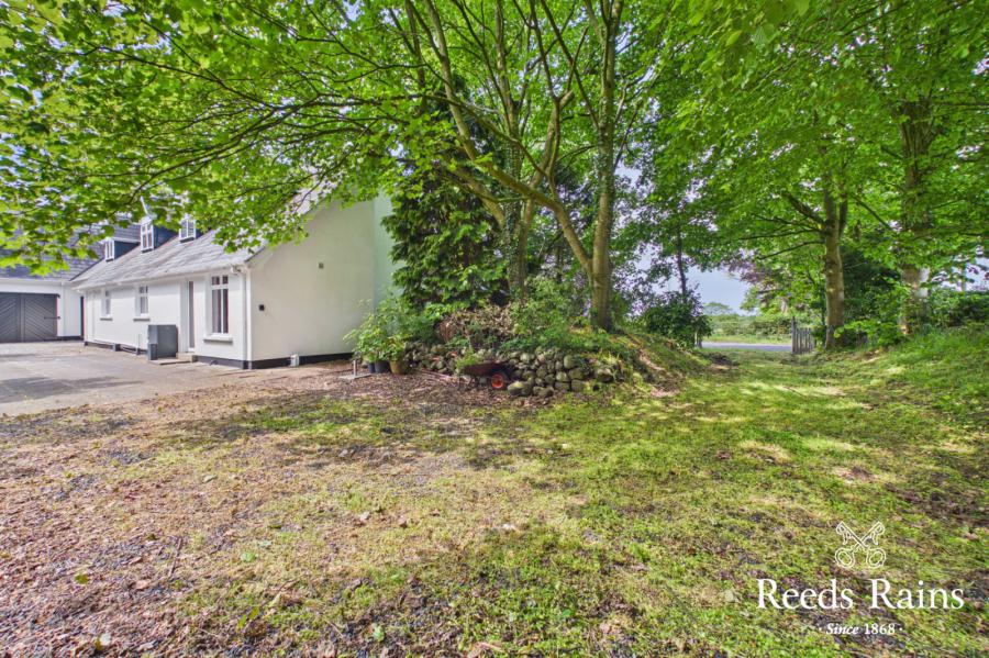 32 Crumlin Road