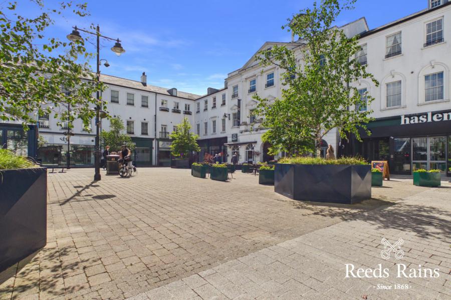67 Lisburn Square