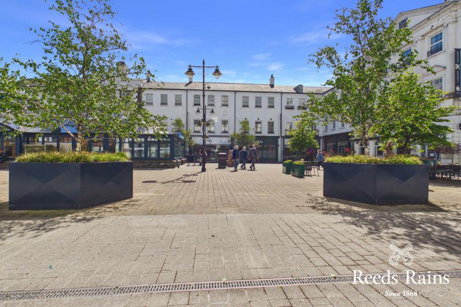 67 Lisburn Square