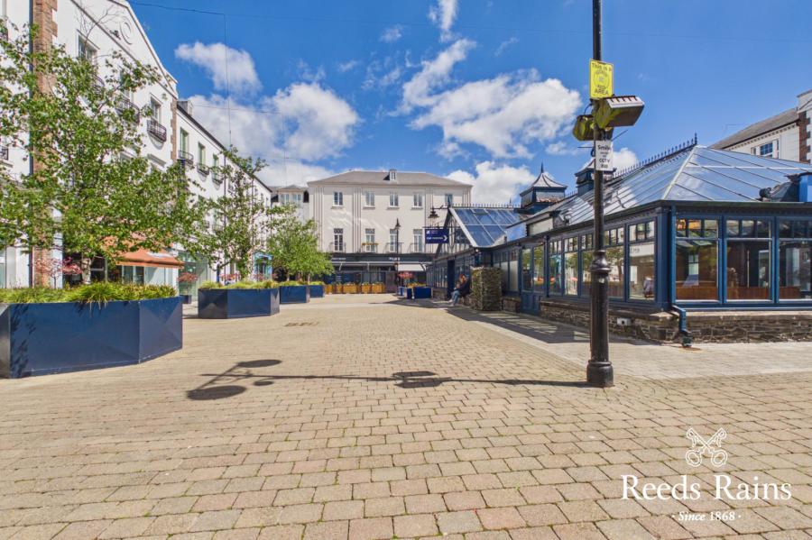 67 Lisburn Square
