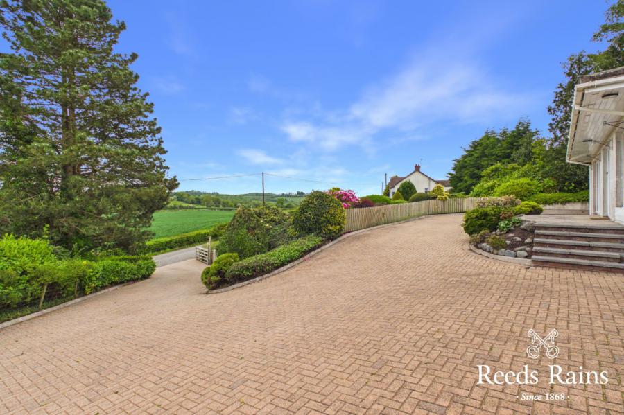 105 Lisbane Road