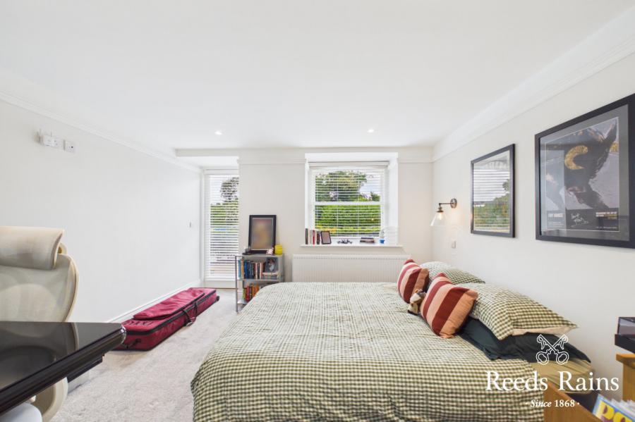 Apartment 8, 6 Lady Ishbel Boulevard