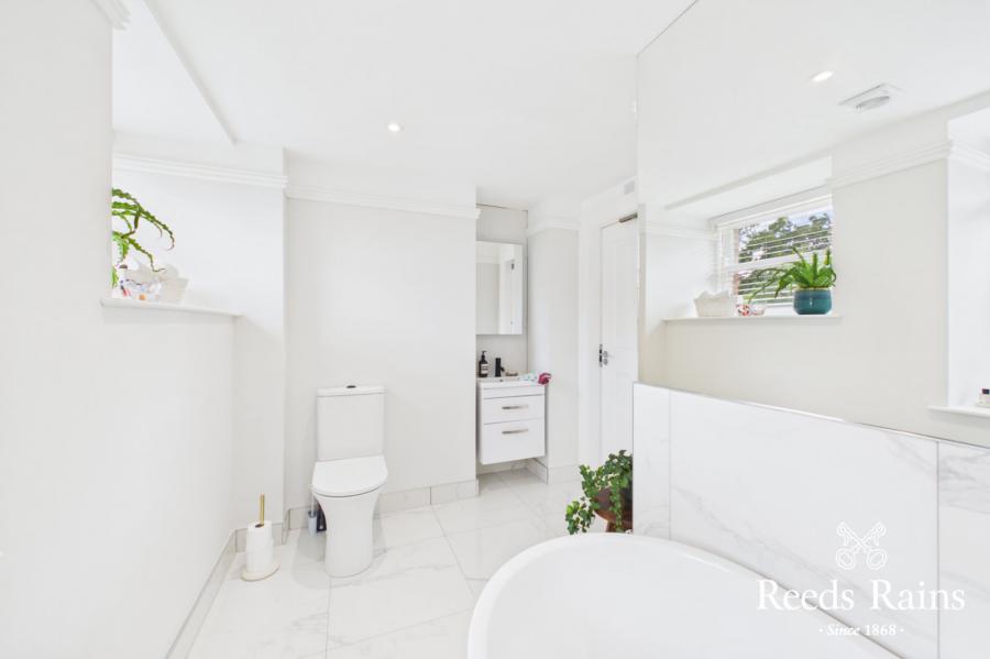 Apartment 8, 6 Lady Ishbel Boulevard