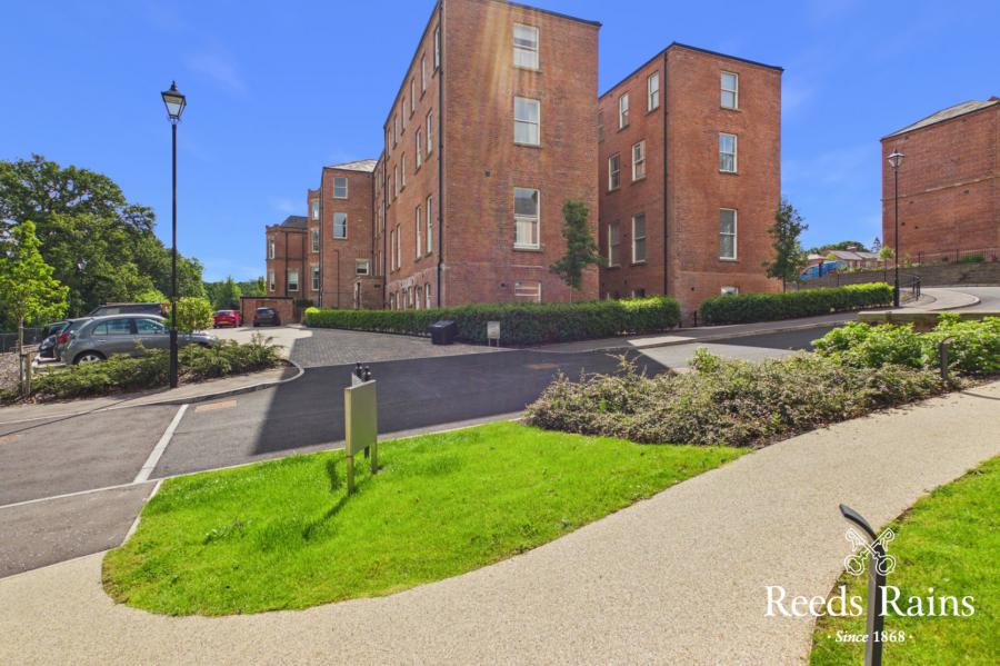 Apartment 8, 6 Lady Ishbel Boulevard