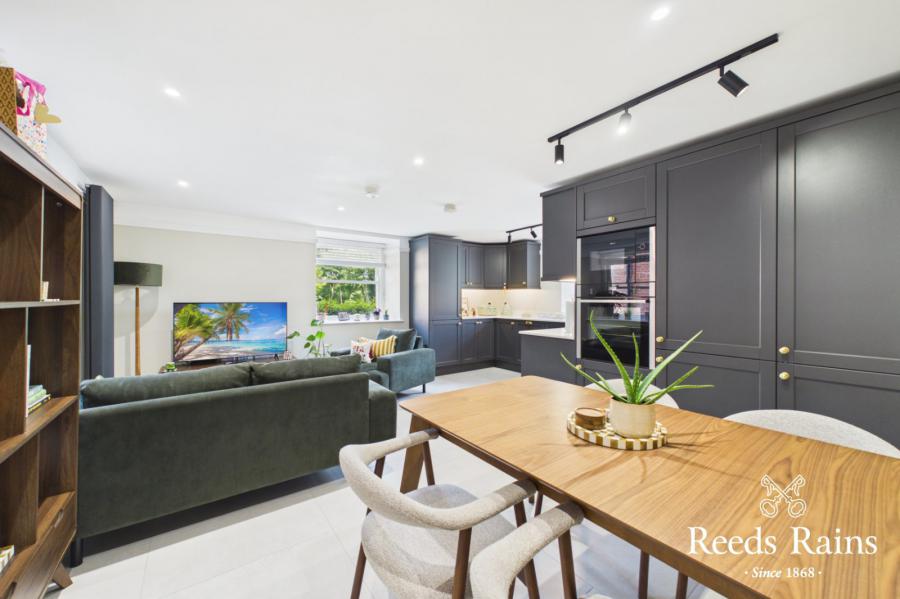 Apartment 8, 6 Lady Ishbel Boulevard