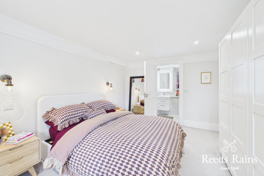 Apartment 8, 6 Lady Ishbel Boulevard