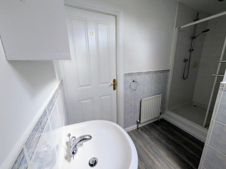 24D Cairndore Walk