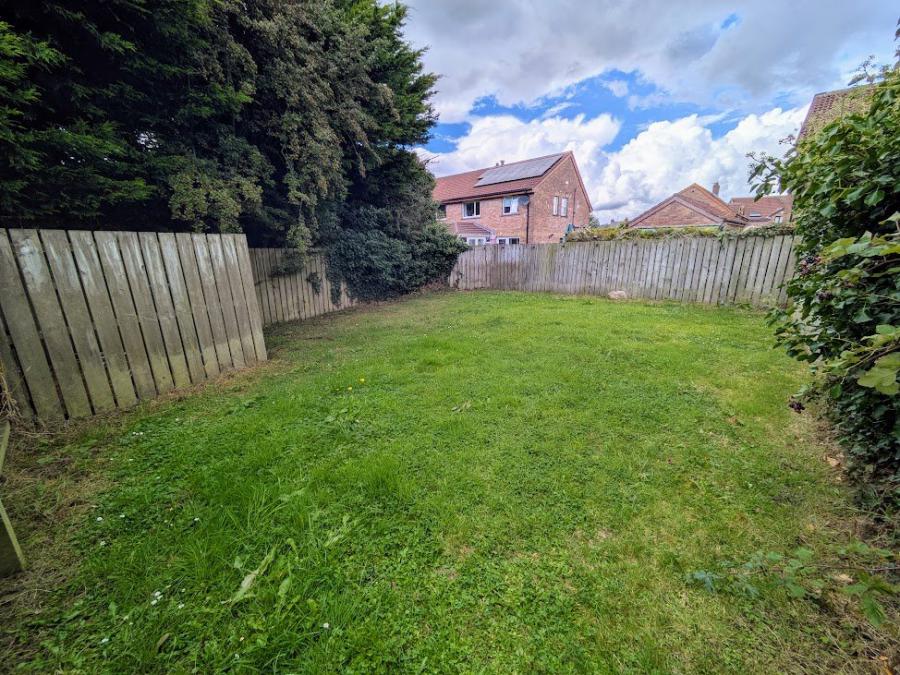 24D Cairndore Walk