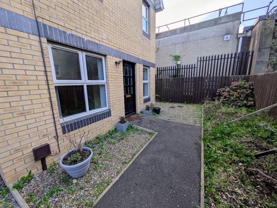 10 East Street Court