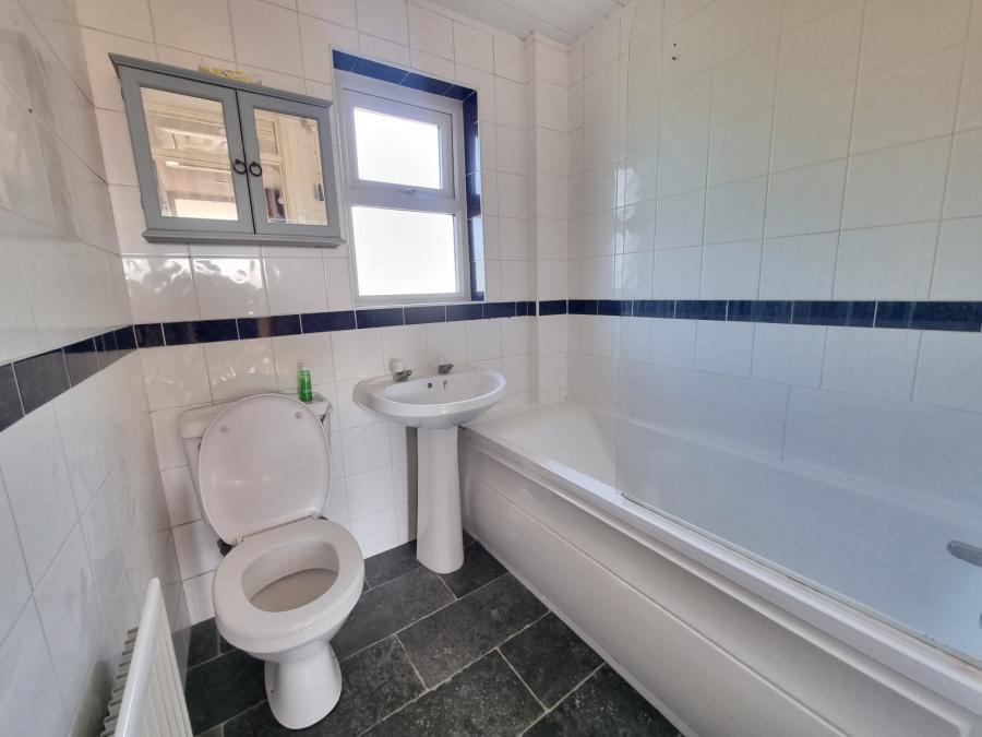 14 Calhame Park