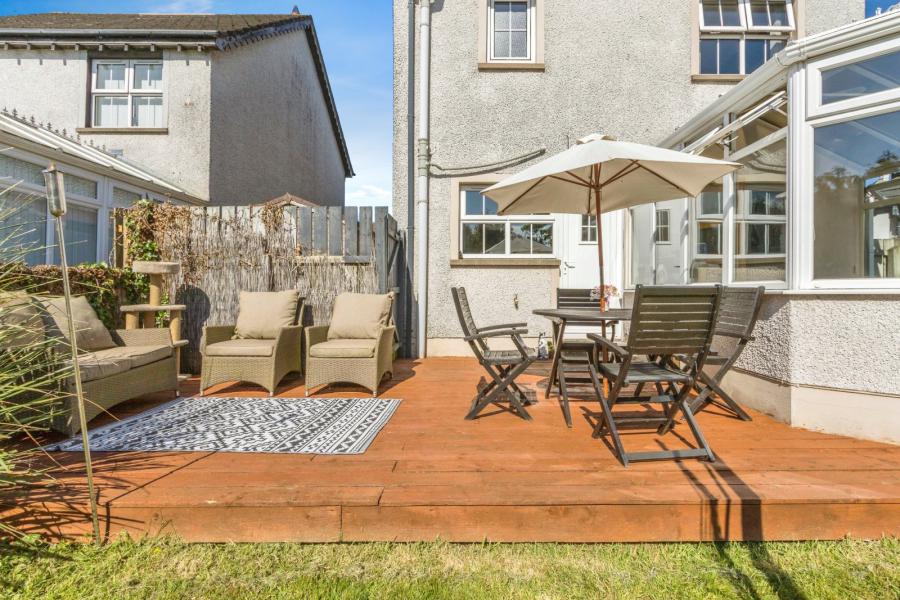 61 Cairndore Park