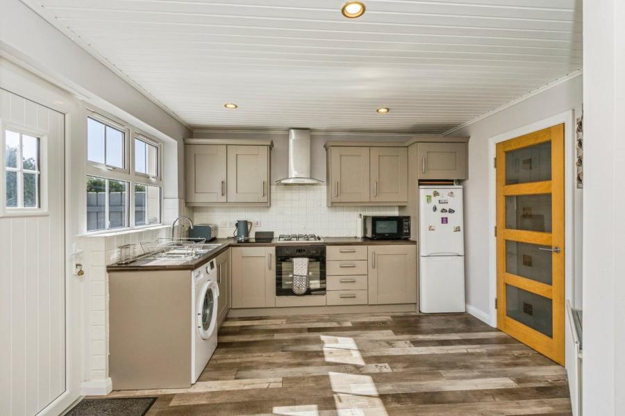 61 Cairndore Park