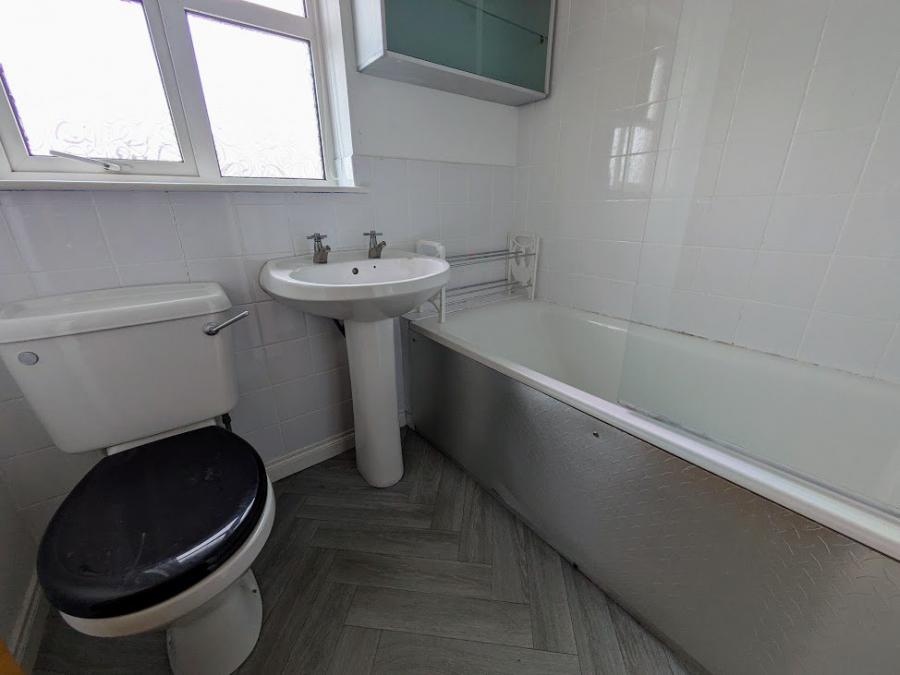 11 Whitethorn Drive