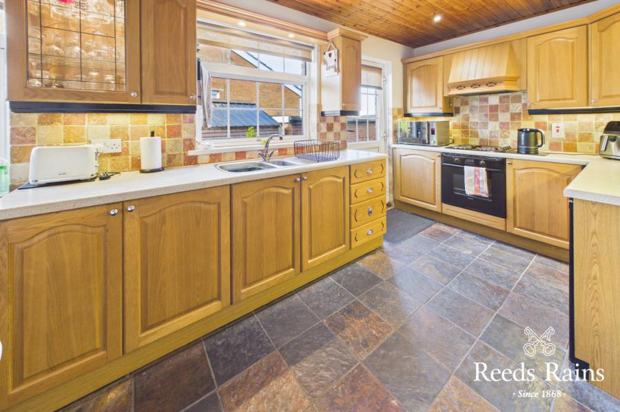 10 Abbeydale Gardens