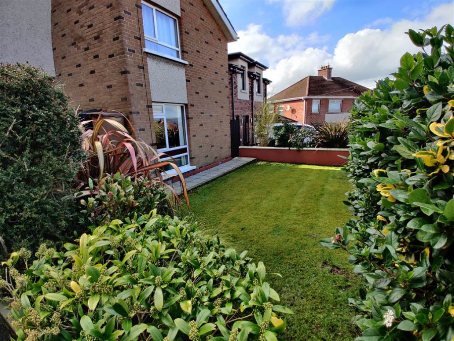 49 Cliveden Crescent