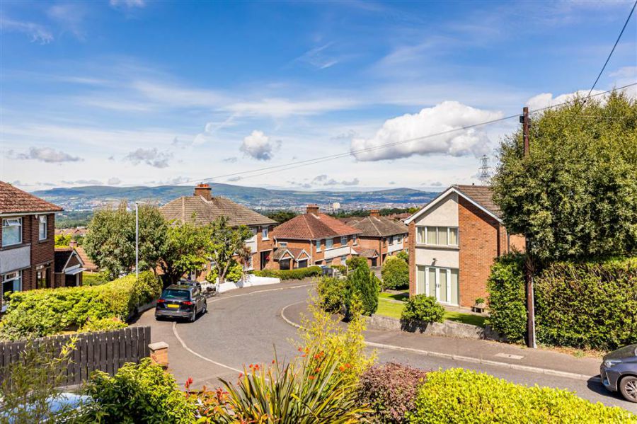 49 Cliveden Crescent
