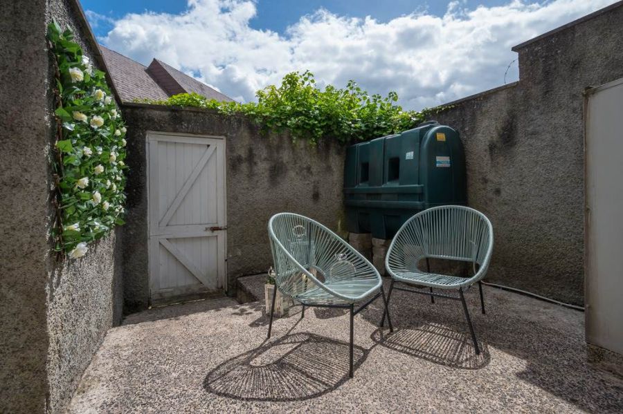 65 Sandhurst Gardens