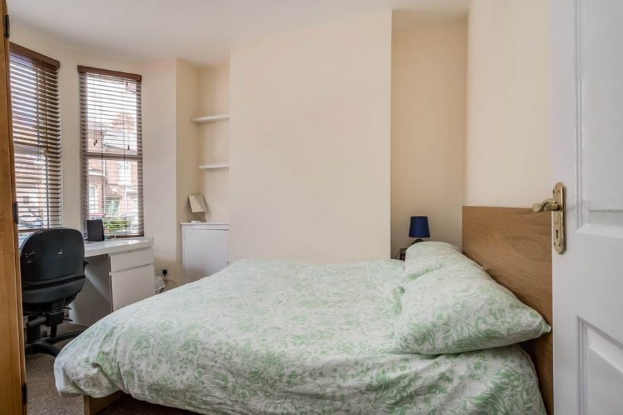 65 Sandhurst Gardens