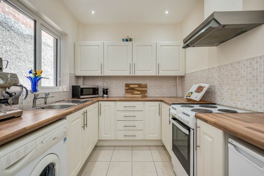 65 Sandhurst Gardens