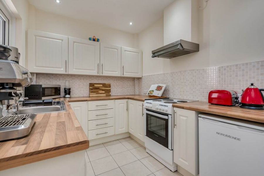 65 Sandhurst Gardens