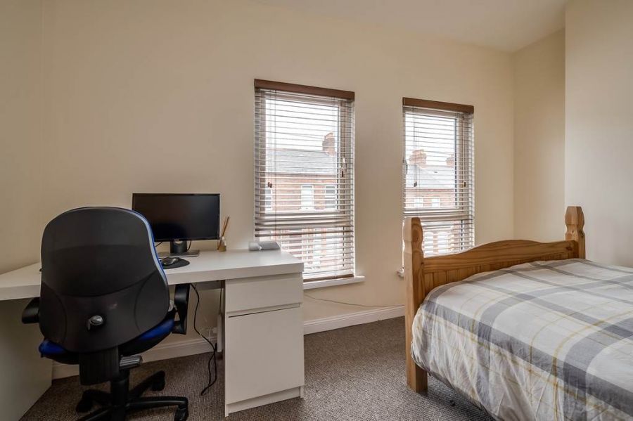 65 Sandhurst Gardens