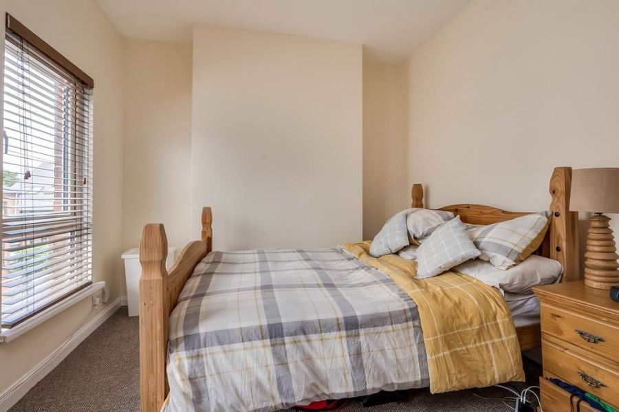 65 Sandhurst Gardens