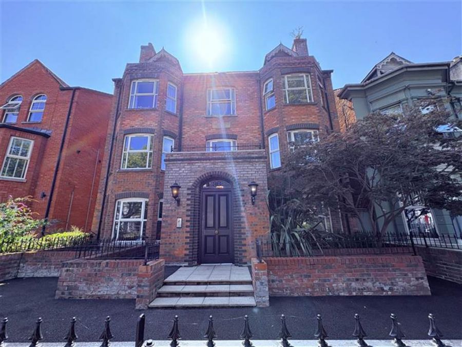 Apt 3 36 Wellington Park