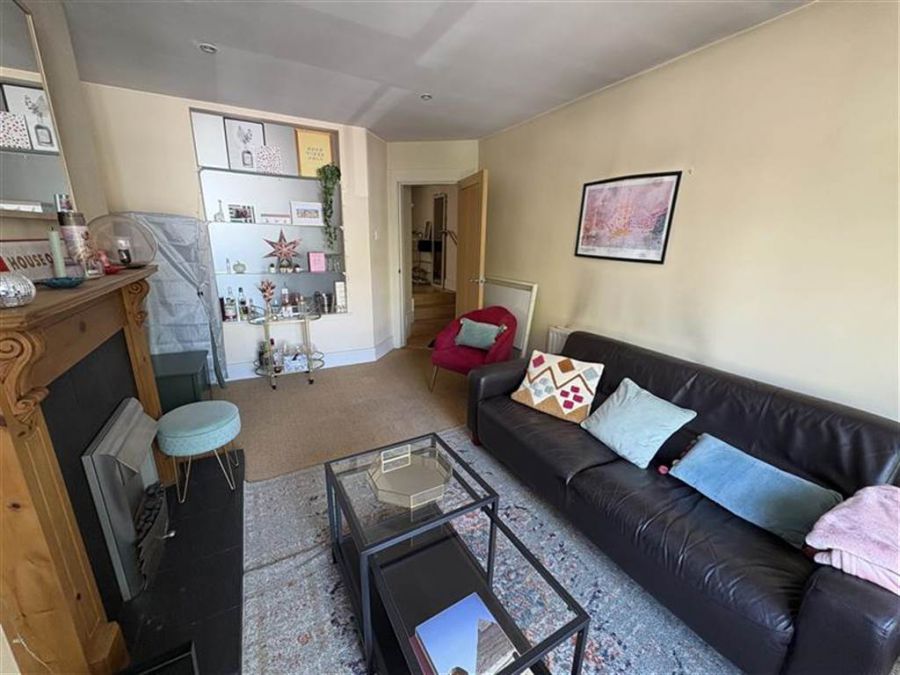 Apt 3 36 Wellington Park