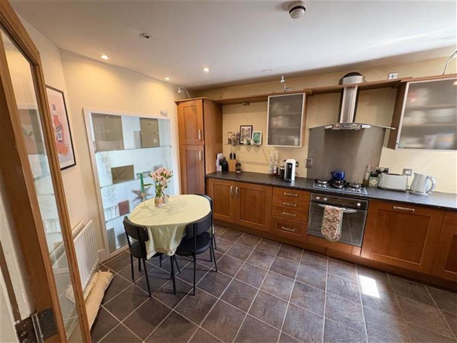 Apt 3 36 Wellington Park