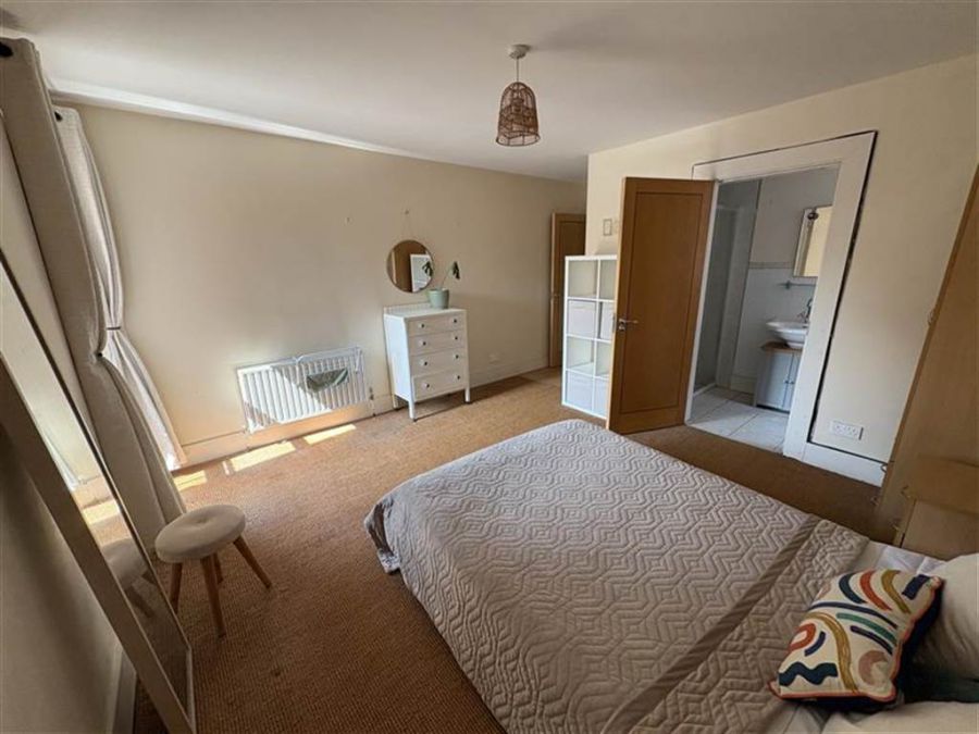 Apt 3 36 Wellington Park