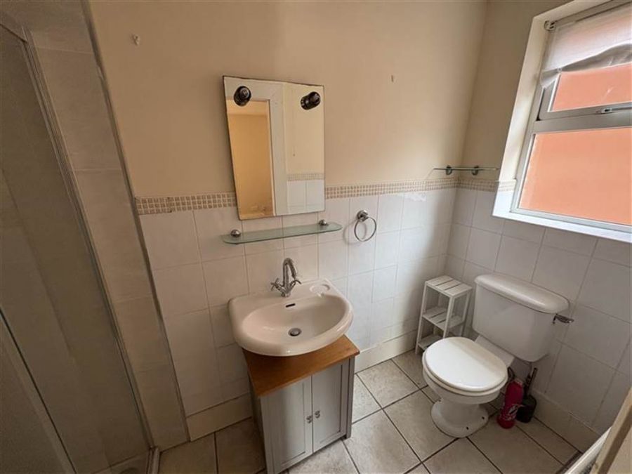 Apt 3 36 Wellington Park