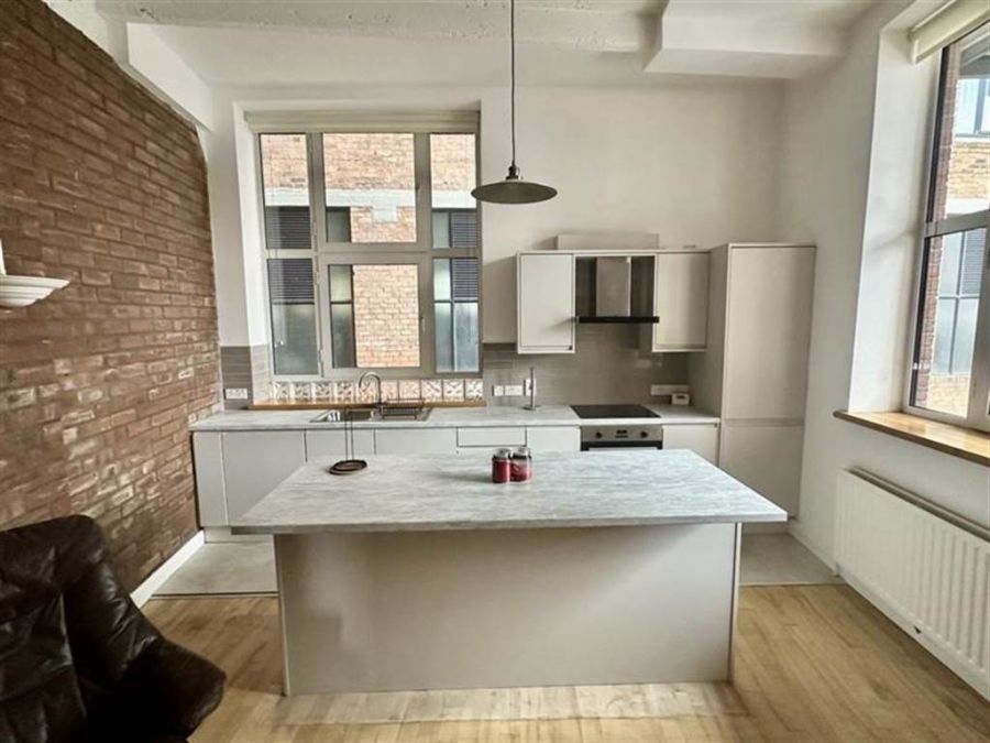 001 Somerset Studios