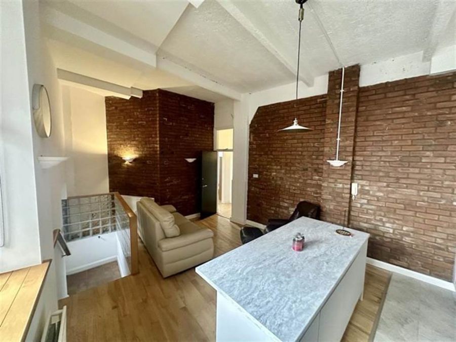 001 Somerset Studios