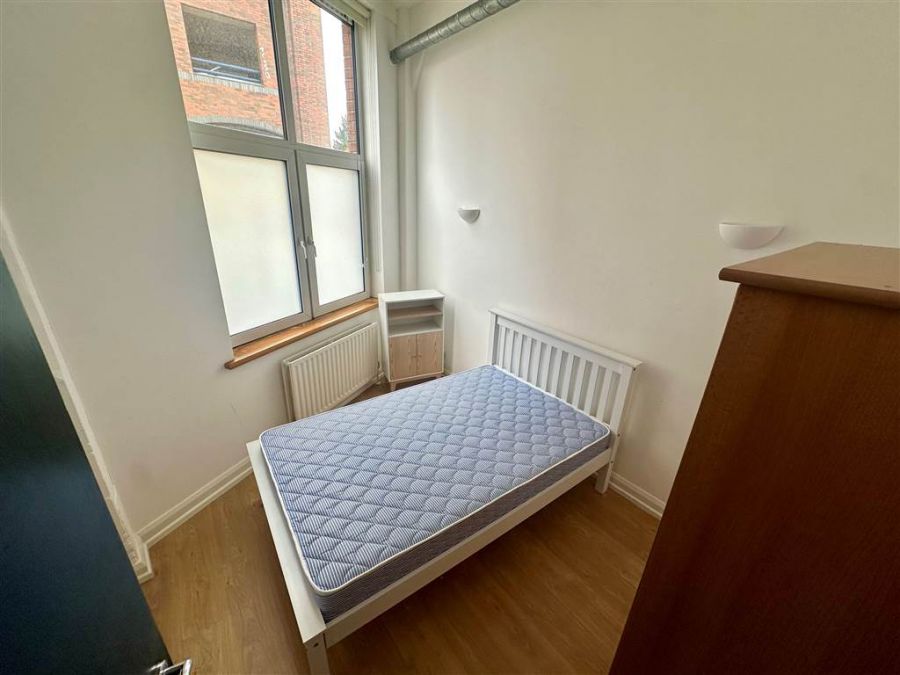 001 Somerset Studios