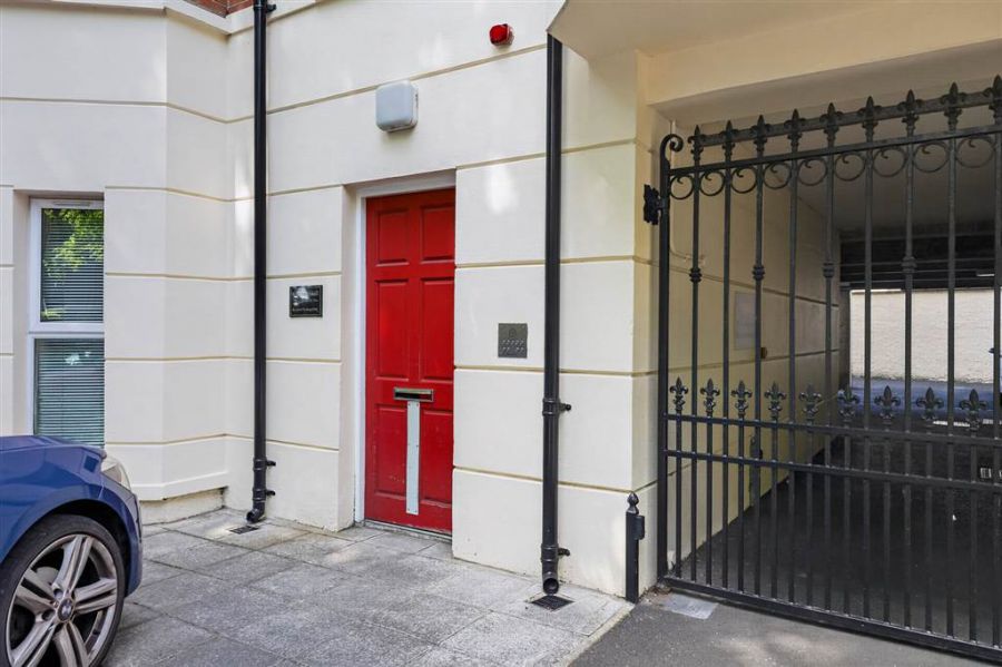 Apt 8 Merrion Hall