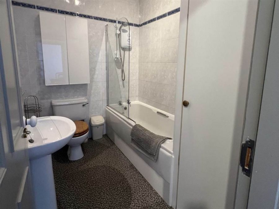 Apt 37 48 Rossmore Drive