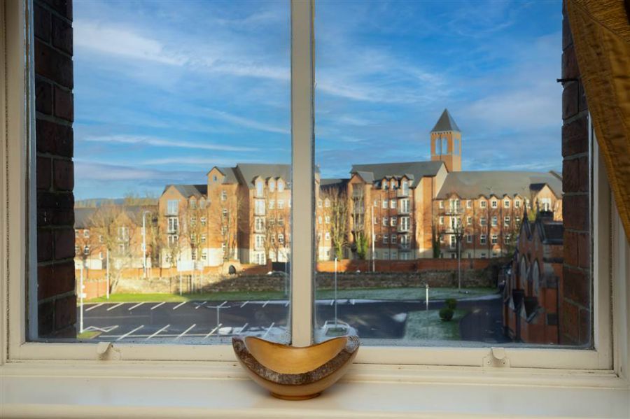 Apt 37 48 Rossmore Drive