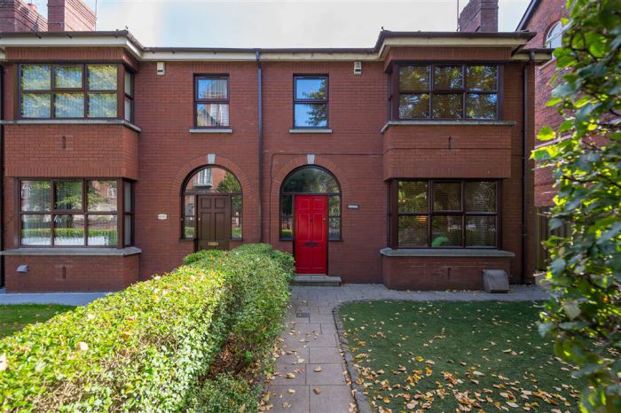 694b Ravenhill Road, belfast, BT6 0BZ