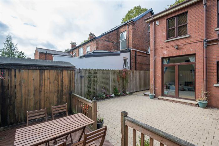 694b Ravenhill Road
