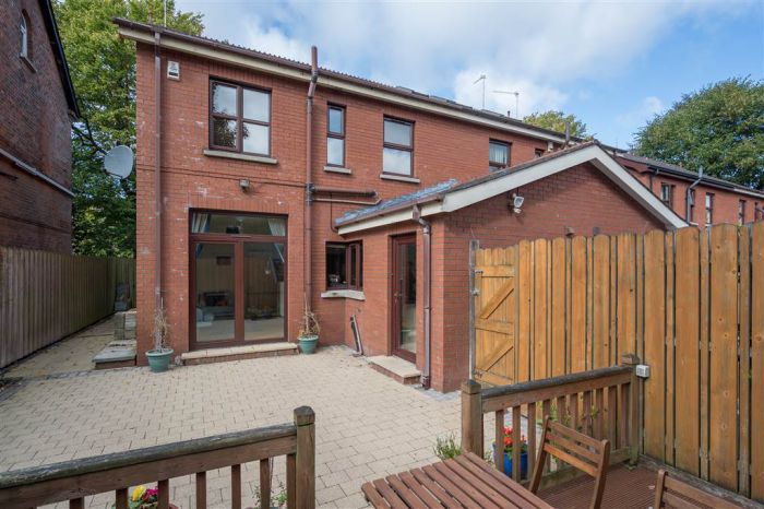 694b Ravenhill Road