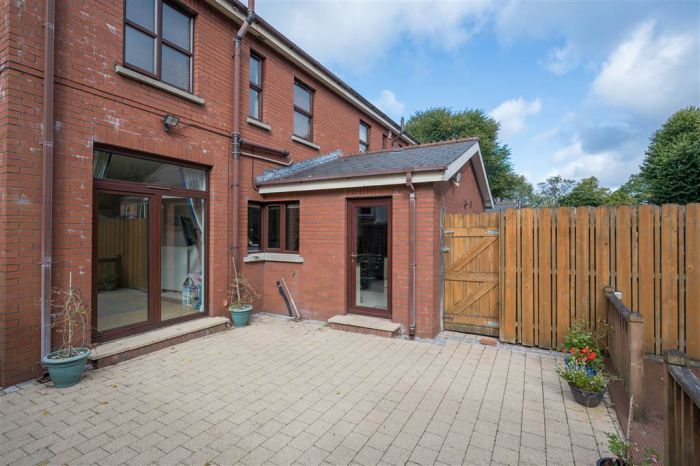 694b Ravenhill Road