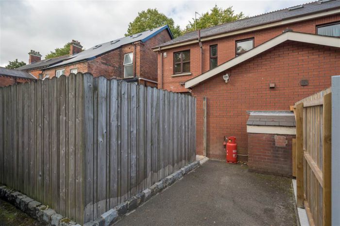 694b Ravenhill Road