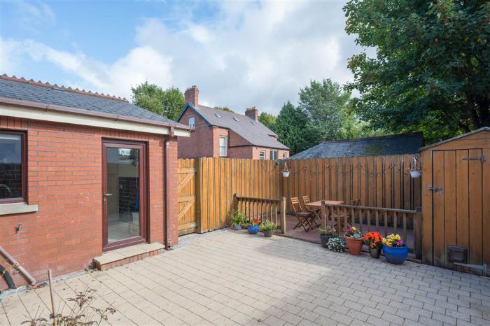694b Ravenhill Road
