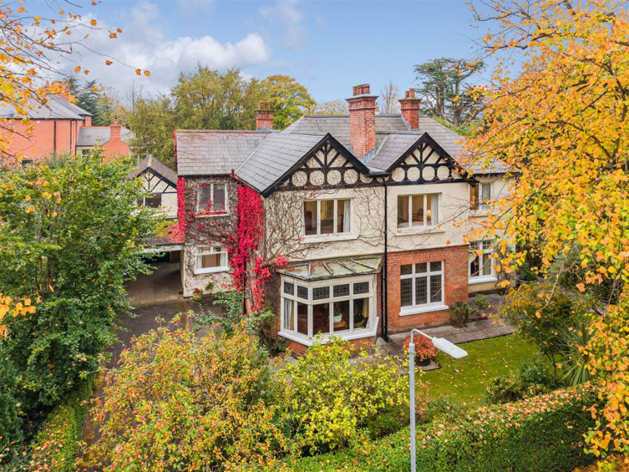 21 Myrtlefield Park