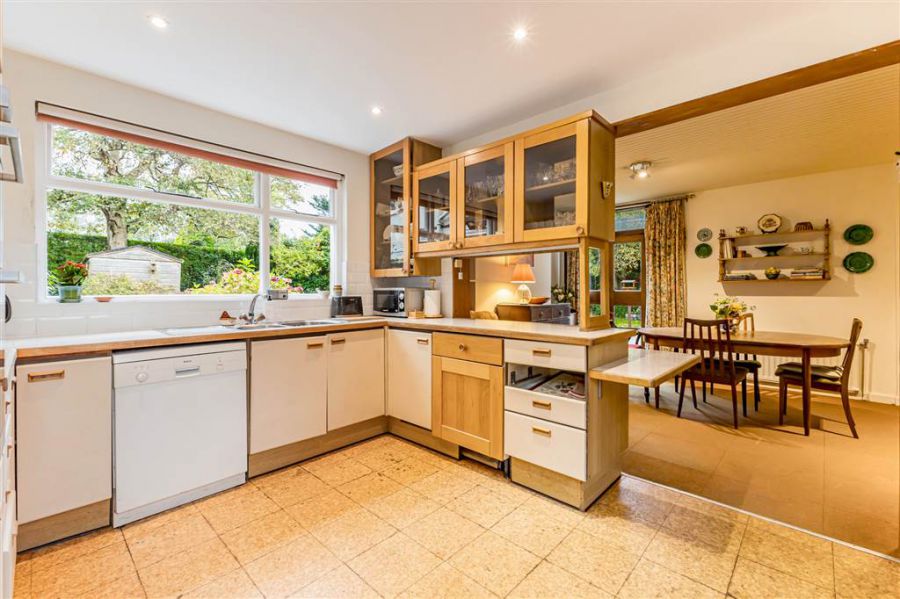 21 Myrtlefield Park