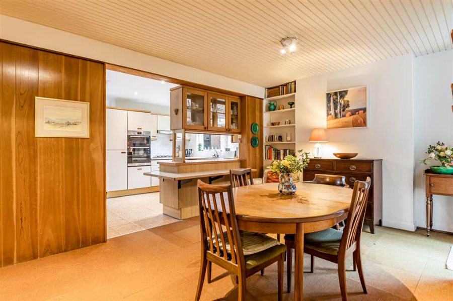 21 Myrtlefield Park