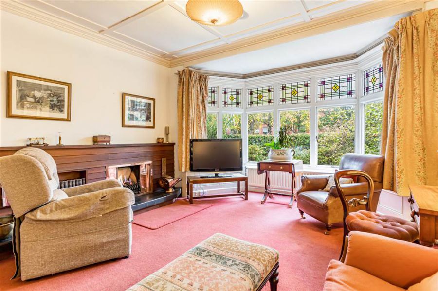 21 Myrtlefield Park