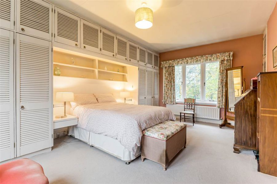 21 Myrtlefield Park