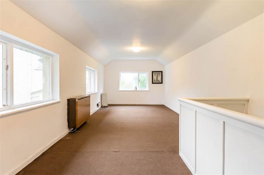 21 Myrtlefield Park