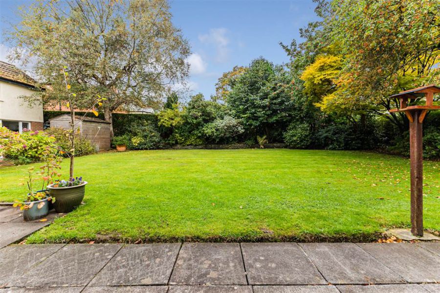 21 Myrtlefield Park
